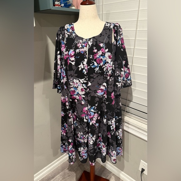 Torrid Black Floral Georgette Flutter Sleeve‎ Mini Dress - Picture 3 of 8